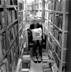 2012 old English Bookst in Las Palmas met knorrige boekhandelaar