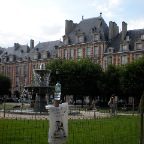 2011 Place des Vosges in de Marias. Hier woonde ooit Victor Hugo. Marie Everard
